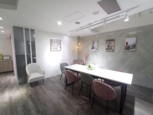 Posezení v ubytování Meworld Hotel - Daan
