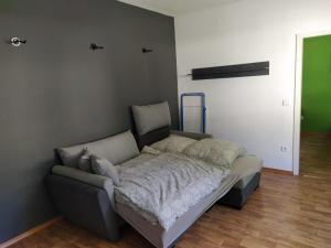 a bed in the corner of a room at Schöne Ferienwohnung in Becheln in Becheln