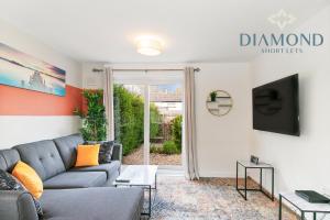 a living room with a couch and a window at Grangemouth, 3 Bed House, Free Parking, Business or Leisure in Grangemouth