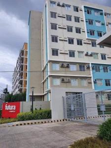 een groot appartementencomplex voor een gebouw bij 2BR Condo With Unli KTV Karaoke Netflix & 35mbps internet in Davao City