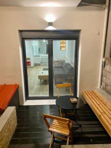 Zdjęcie z galerii obiektu Central cozy apartment with garden w Aleksandropolis +10 zdjęć