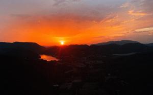 a sunset with the sun setting over a city at Albergo Diffuso Crispolti in Labro