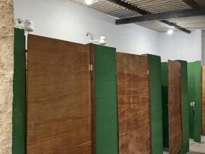 a row of brown and green doors in a room at Aluguel de mini quartos e barracas no Perequê-açu de frente para o mar numero 1125 in Ubatuba