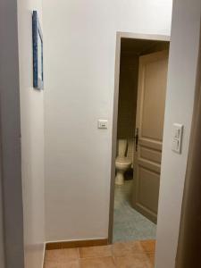 an open door to a bathroom with a toilet at Appartement Type 2 de 40m2 avec spa privatif in Ventabren