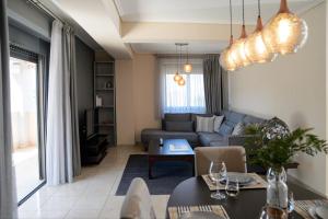 Fotografie z fotogalerie ubytování Lagonisi luxurious residence Nelly's Jacuzzi house v destinaci Kalívia Thorikoú