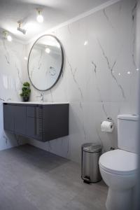 Koupelna v ubytování Lala Luxury House + 29 fotografií