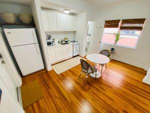 Dapur atau dapur kecil di La Tortuga Historic Pass A Grille St Pete Beach 14