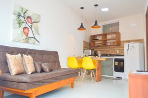 a living room with a couch and a kitchen at Villa do Mar in Cairu +6 photos
