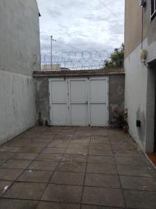a pair of white garage doors on a building at Departamento Parque Luro para 5 personas in Mar del Plata