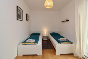 A bed or beds in a room at Modern Balcony Apartment with free Parking