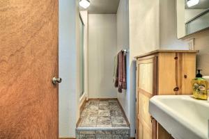 Φωτογραφία από το άλμπουμ του 7 Mi to Yosemite Natl Park Riverfront Getaway! σε Groveland