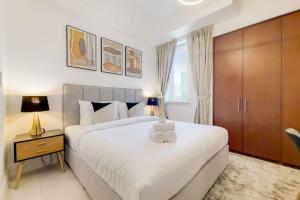 Postel nebo postele na pokoji v ubytování Al Murjan, Marina - Trendy One Bedroom