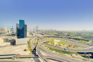 Nespecifikovaný výhled na destinaci Dubaj nebo výhled na město při pohledu z apartmánu