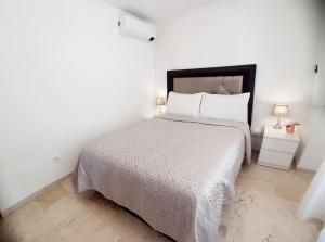 Ένα ή περισσότερα κρεβάτια σε δωμάτιο στο Centro Playa de Sabinillas Manilva