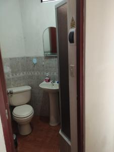 a bathroom with a toilet and a sink at Tambo Huascar in Lima