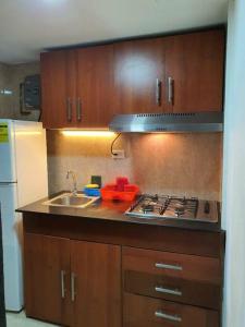 a kitchen with a stove top and a sink at R.1111 Estudio ejecutivo, práctico, en el centro. in Panama City