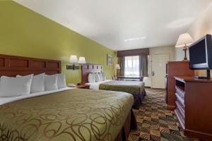 Postel nebo postele na pokoji v ubytování Best Western Caprock Inn