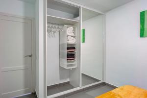 Zdjęcie z galerii obiektu BuenaVista Sunflower Apartment in Playa La Arena w mieście Puerto de Santiago