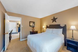 a bedroom with a large bed and a star on the wall at Condo 505 at North Creek Resort in Blue Mountains