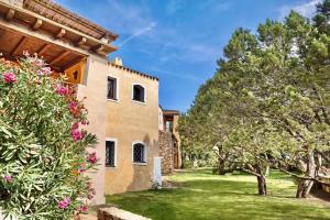 A garden outside Apartment in Liscia di Vacca - Sardinien 43449