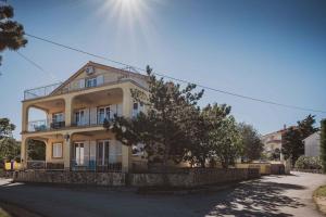 Budova, v ktorej sa apartmán nachádza