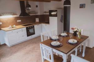 Kuchyňa alebo kuchynka v ubytovaní Holiday home in Nagyvazsony - Balaton 43410