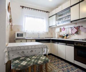Kuchyňa alebo kuchynka v ubytovaní Apartment in Rovinj - Istrien 43273