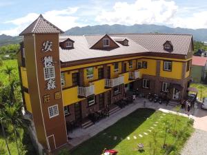 an overhead view of a building with a courtyard at The Anderson Manor Hotel in Ruisui