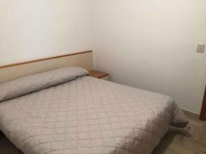 Кровать или кровати в номере Holiday home in Eraclea Mare 43496