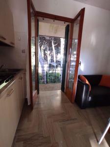 Кухня или мини-кухня в Holiday home in Eraclea Mare 43496
 +6 фотографий