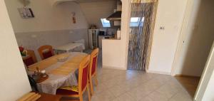 Kuchyň nebo kuchyňský kout v ubytování Apartment in Balatonszabadi 43404