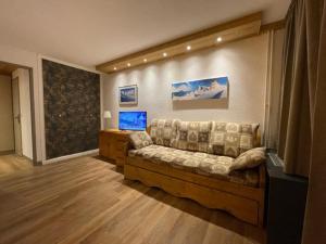 Posezení v ubytování Appartement pour 4, en plein centre des Belleville, proche pistes et commodités - FR-1-574-50