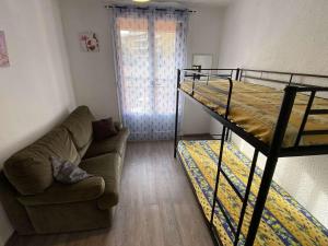 Posteľ alebo postele v izbe v ubytovaní Appartement 3 pièces, 6 couchages, parking, proche plage et commerces, Fréjus - FR-1-226A-152