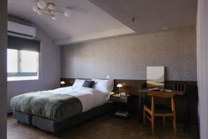 Postel nebo postele na pokoji v ubytování Giant Rich Hotel