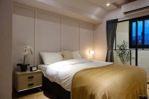 a bedroom with a large bed and a window at Giant Rich Hotel in Taipei