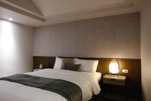 Postel nebo postele na pokoji v ubytování Giant Rich Hotel