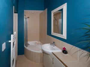 a bathroom with a sink and a bath tub at The Music Room in Aveton Gifford