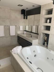 Et badeværelse på Mansão Fragata