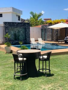 Swimmingpoolen hos eller tæt på Mansão Fragata + 46 billeder