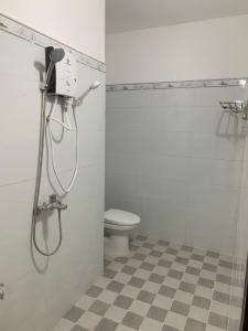 a bathroom with a shower with a toilet and a shower at Pleiku Homestay in Pleiku +81 photos