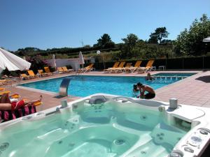 Bazén v ubytování Hotel Campomar 3*** Superior nebo v jeho okolí