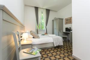 Postel nebo postele na pokoji v ubytování The Leoncino Hotel