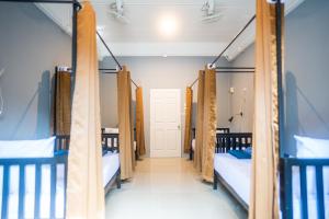K-Bunk AoNang Center客房内的一张或多张床位