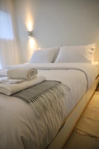 A bed or beds in a room at Aelia Apartment 2 Ioannina