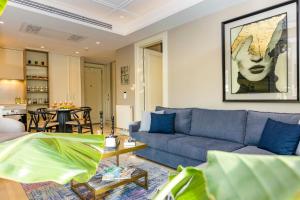 a living room with a blue couch and a table at Acibademflat in Istanbul