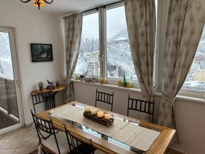 Výhľad na hory alebo výhľad na hory priamo z apartmánu