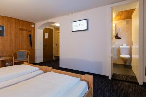 Letto o letti in una camera di Jungfrau Lodge, Swiss Mountain Hotel