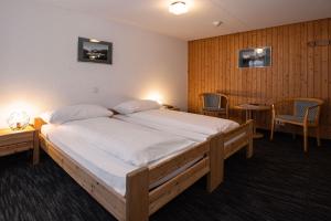 Letto o letti in una camera di Jungfrau Lodge, Swiss Mountain Hotel