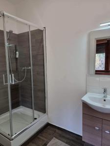 Koupelna v ubytování Apartman Poirot + 2 fotografie