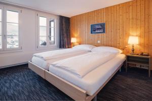 Letto o letti in una camera di Jungfrau Lodge, Swiss Mountain Hotel